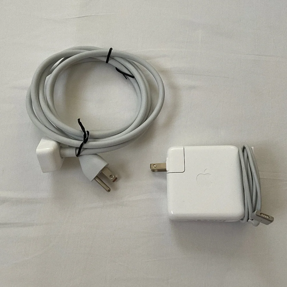 APPLE MacBook MagSafe Power Adapter/Charger & Extension Power Cord